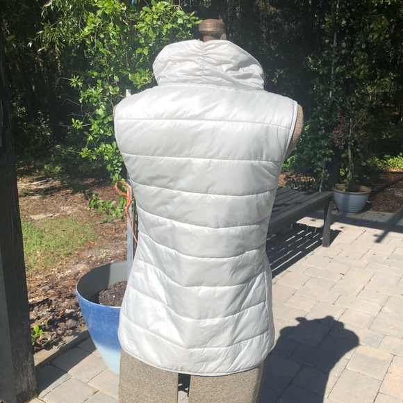 Reebok Vest - Picture 3 of 5